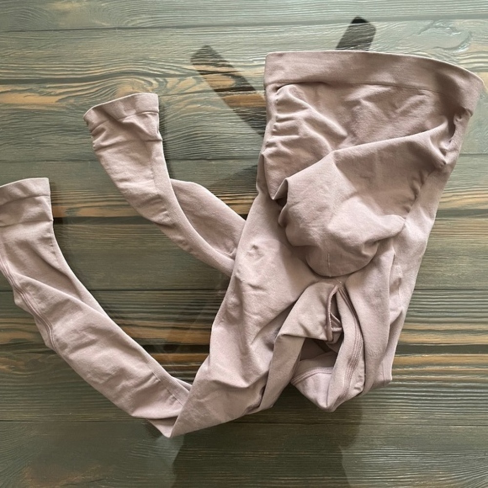 Skims maternity leggings